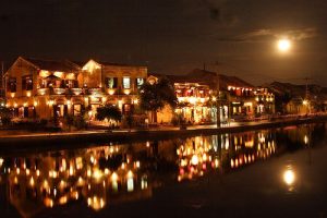 Đèn cao áp ánh sáng vàng được sử dụng rộng rãi