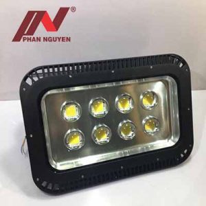 Những yếu tố ảnh hưởng đến giá đèn pha Led