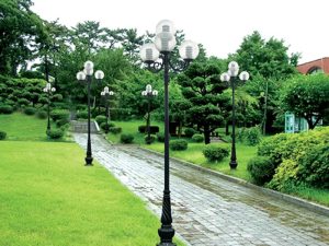 Cột đèn sân vườn Banian tay chùm CH04 - 5 bóng