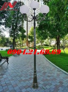 Cột đèn sân vườn PINE lắp tay chùm CH02 3 bóng
