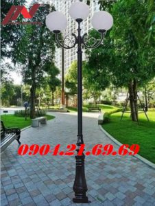 Cột đèn sân vườn DC06 lắp tay chùm 3 bóng