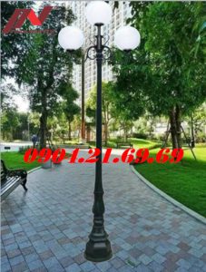 Cột đèn sân vườn DC02 lắp tay chùm 3 bóng