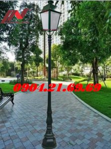 Cột đèn sân vườn DC02 lắp bóng đèn Compact