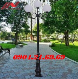 Cột đèn sân vườn DC06 lắp tay chùm CH04 - 3 bóng
