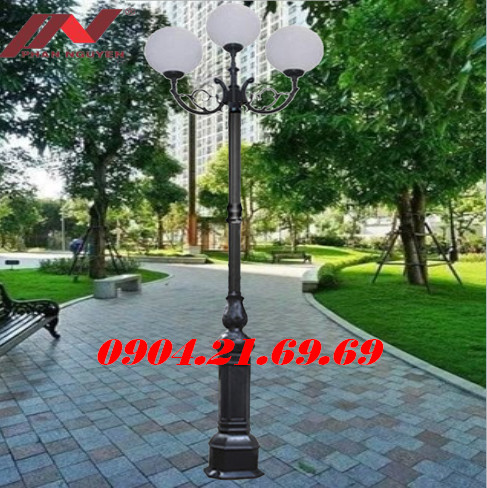 Cột đèn sân vườn DC05B lắp tay chùm CH02 - 3 bóng