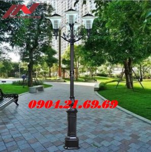 Cột đèn sân vườn DC05B lắp đèn nón 4 bóng